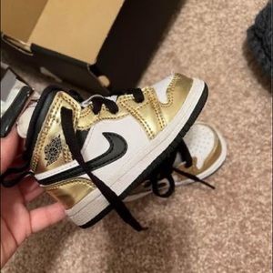 Toddler’s Air Jordan 1 “Metallic Gold”
